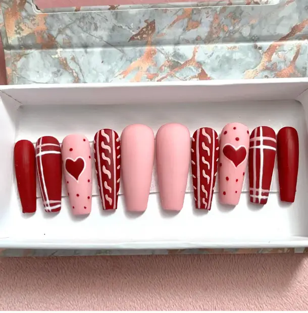 30 Adorable Valentine’s Day Nails That You Will Love