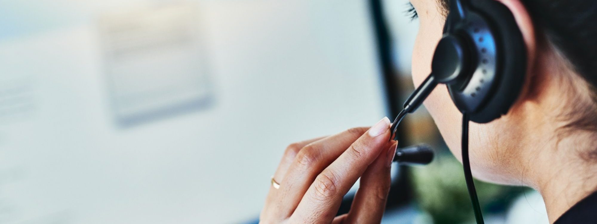 My Customer Service Specialist Experience: Lessons From a Short Call Center Career
